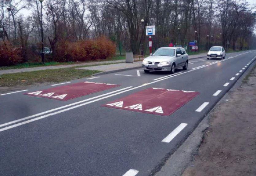 Ležeči policaj "BUS"